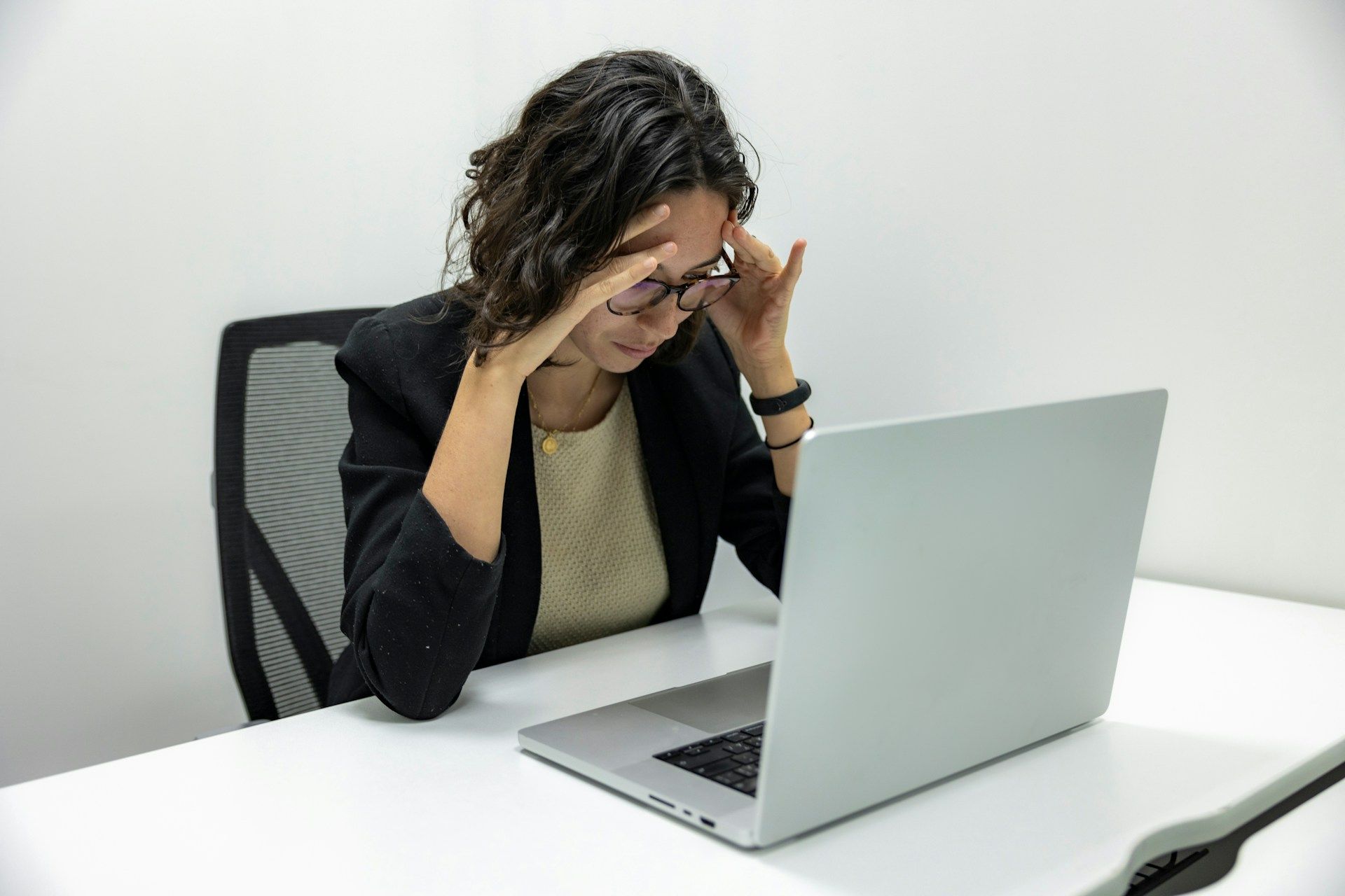 https://bucket-growthfaculty-strapi-prod-images.s3.ap-southeast-2.amazonaws.com/resume_genius_f2_JMV_Dnarks_unsplash_a9b0ee111d.jpg
